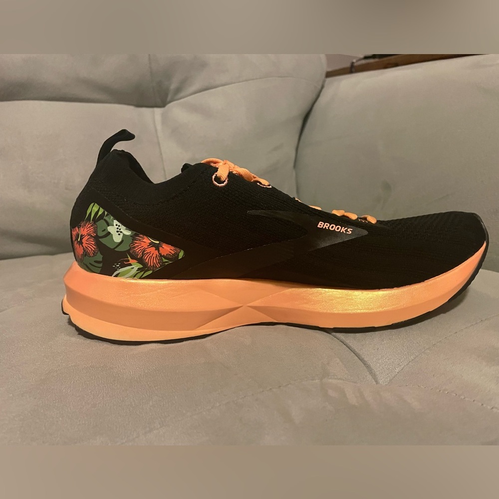 Brooks Levitate 3 Limited Ed. Women’s Size 10 Black/Tropical/Tangerine Run Shoes